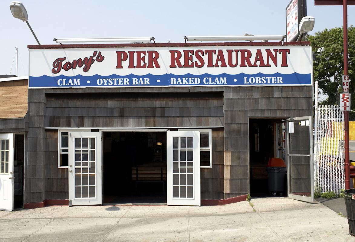 Tony&#039;s Pier Restaurant, exterior