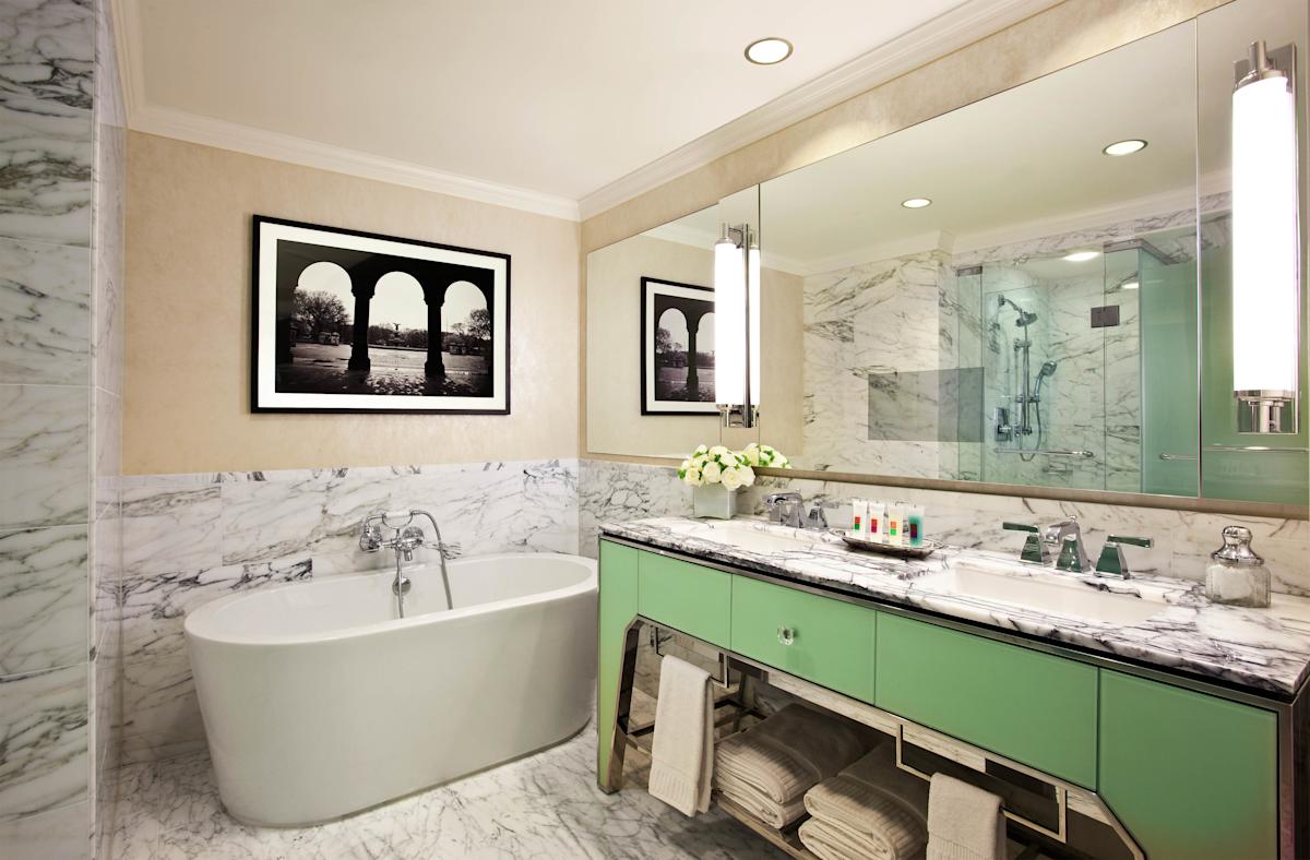 loews_regency_grand_double_bathroom_hi_res