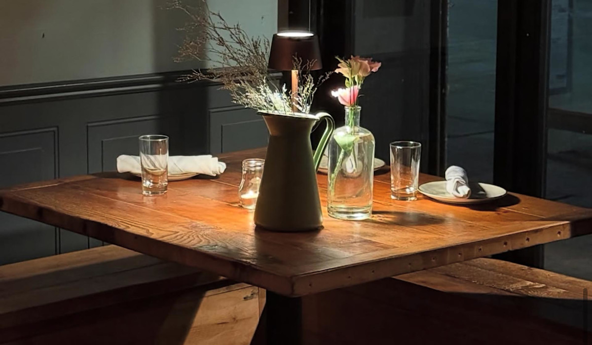 Dish or dining room at Aromi