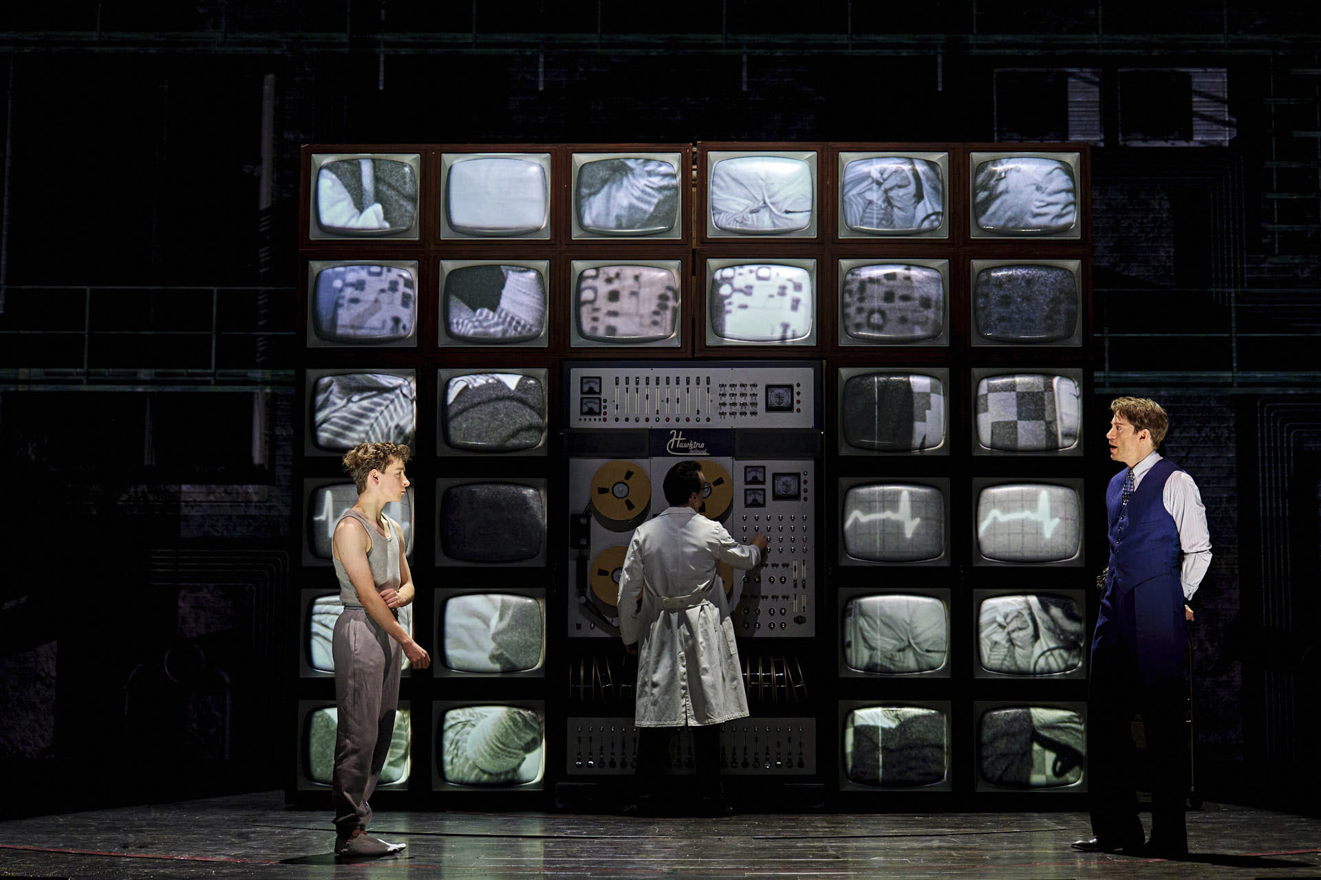 Stranger-Things-The-First-Shadow-Broadway-Manhattan-NYC-Photo-Manuel-Harlan-4.jpg