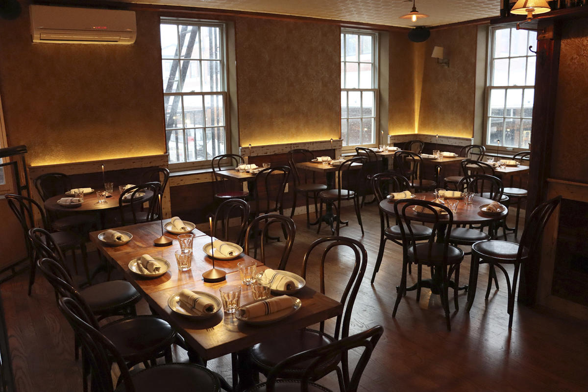 Interior of Osteria del Porto