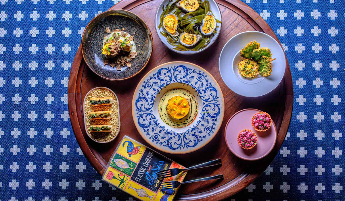 Dish or dining room at Passerine