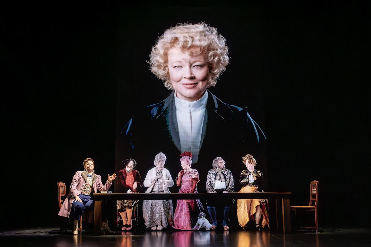 Sarah-Snook-in-The-Picture-of-Dorian-Gray-Broadway-Manhattan-NYC-Photo-Marc-Brenner-2.jpg