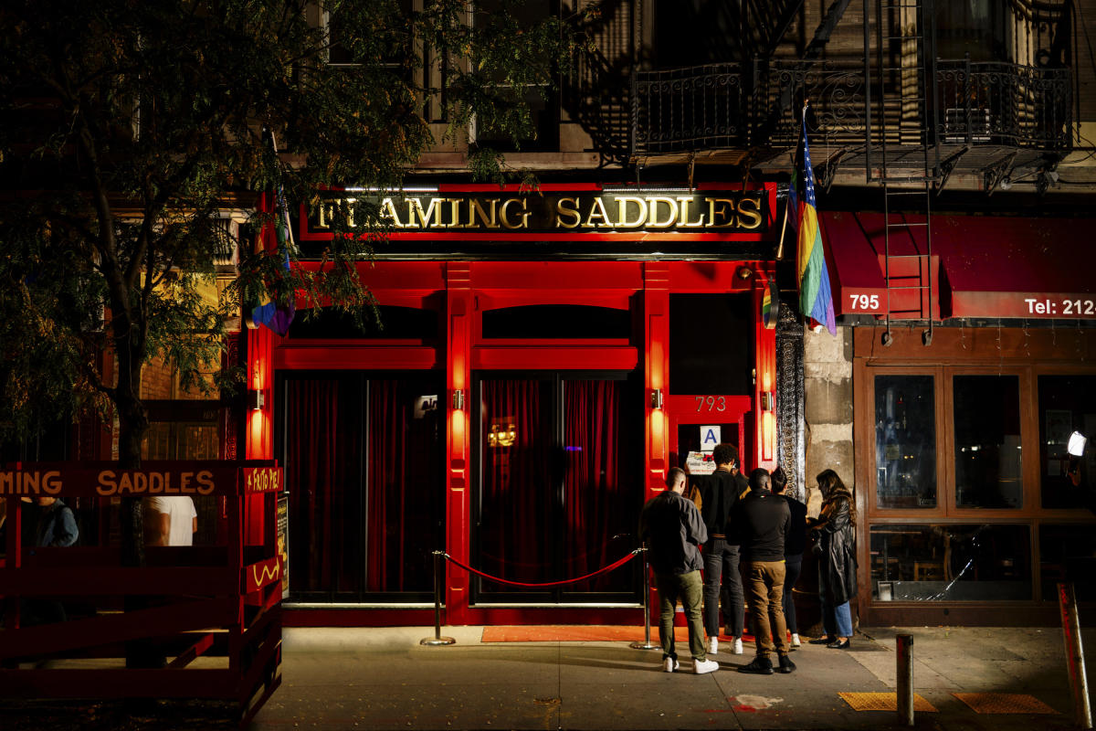 Flaming-Saddles-Hells-Kitchen-Manhattan-NYC- Matthew-Papa.jpg