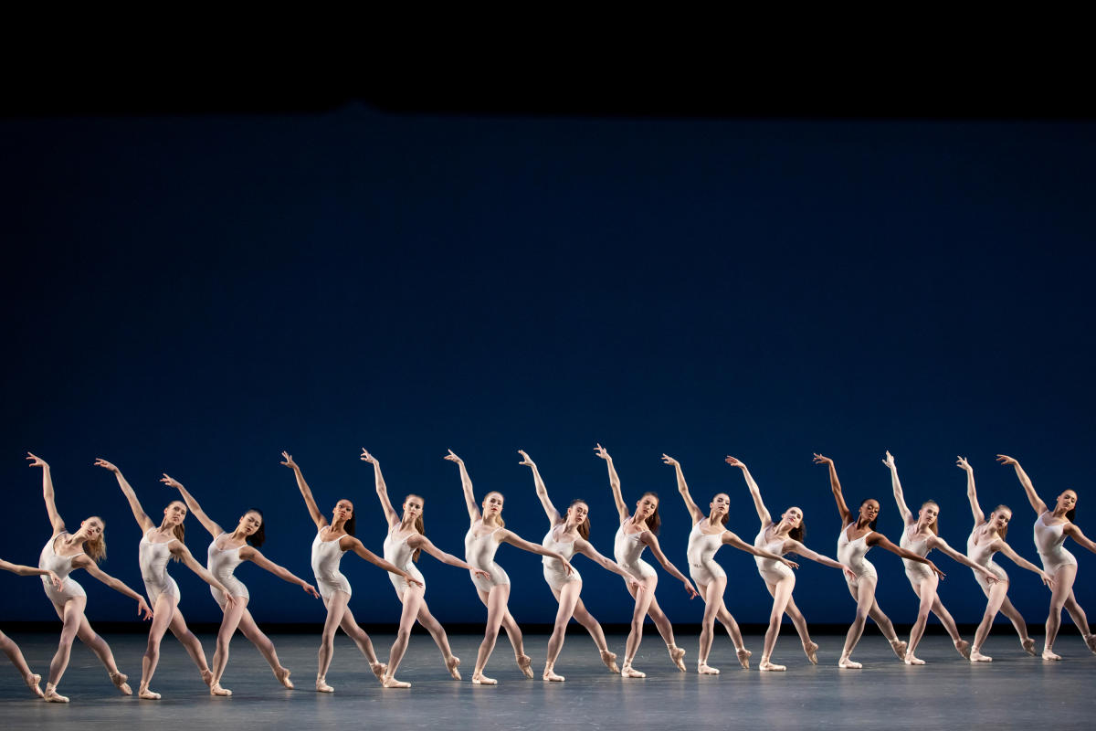 new-york-city-ballet-george-balanchines-symphony-photo-paul-kolnik_srgb