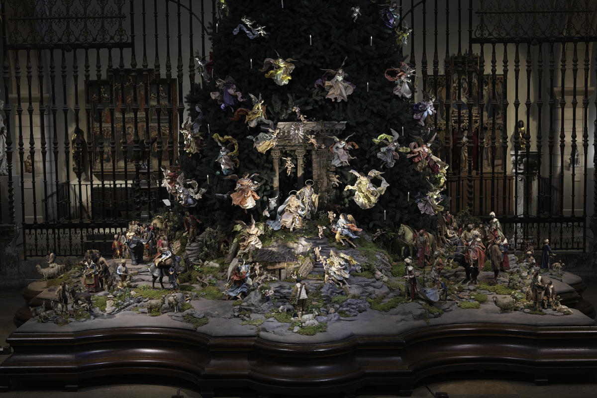 annual_christmas_tree_and_neapolitan_baroque_creche_3