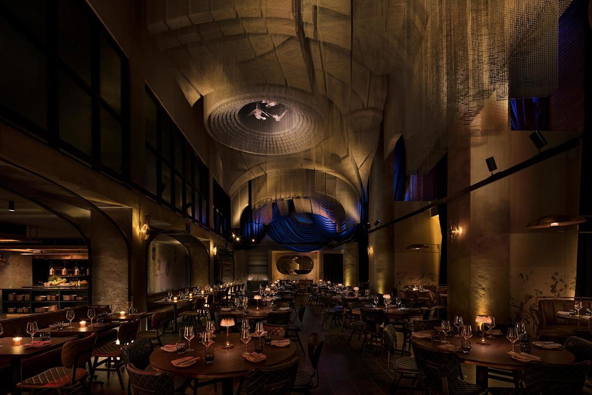 moxy-east-village-manhattan-nyc-hero-cathedrale-dining-room_ec416312-8f94-4ccd-9f854c59c6679949_864759ff-4194-410d-96ebcc8864482c21