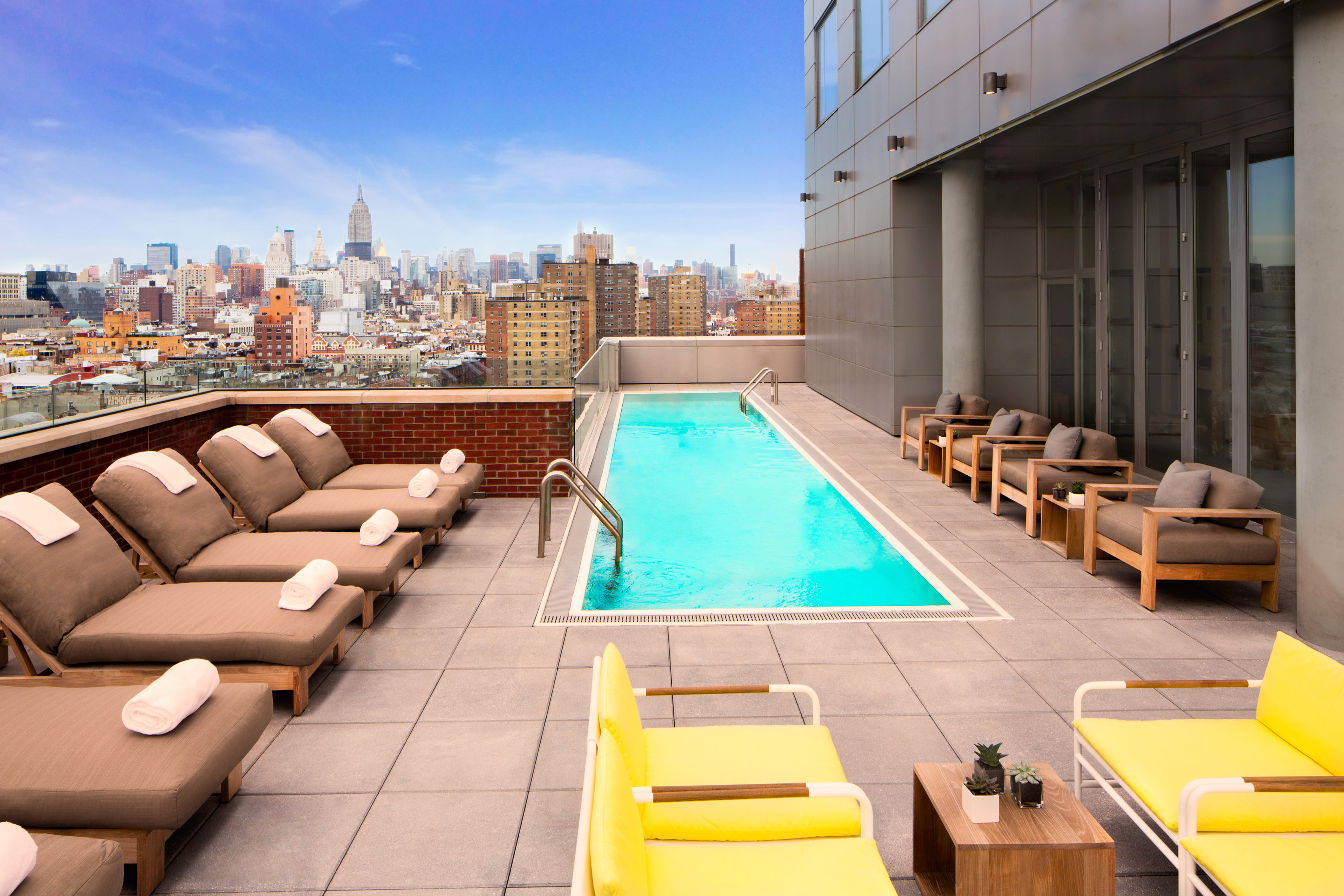 hotel_indigo_les_rooftop_pool