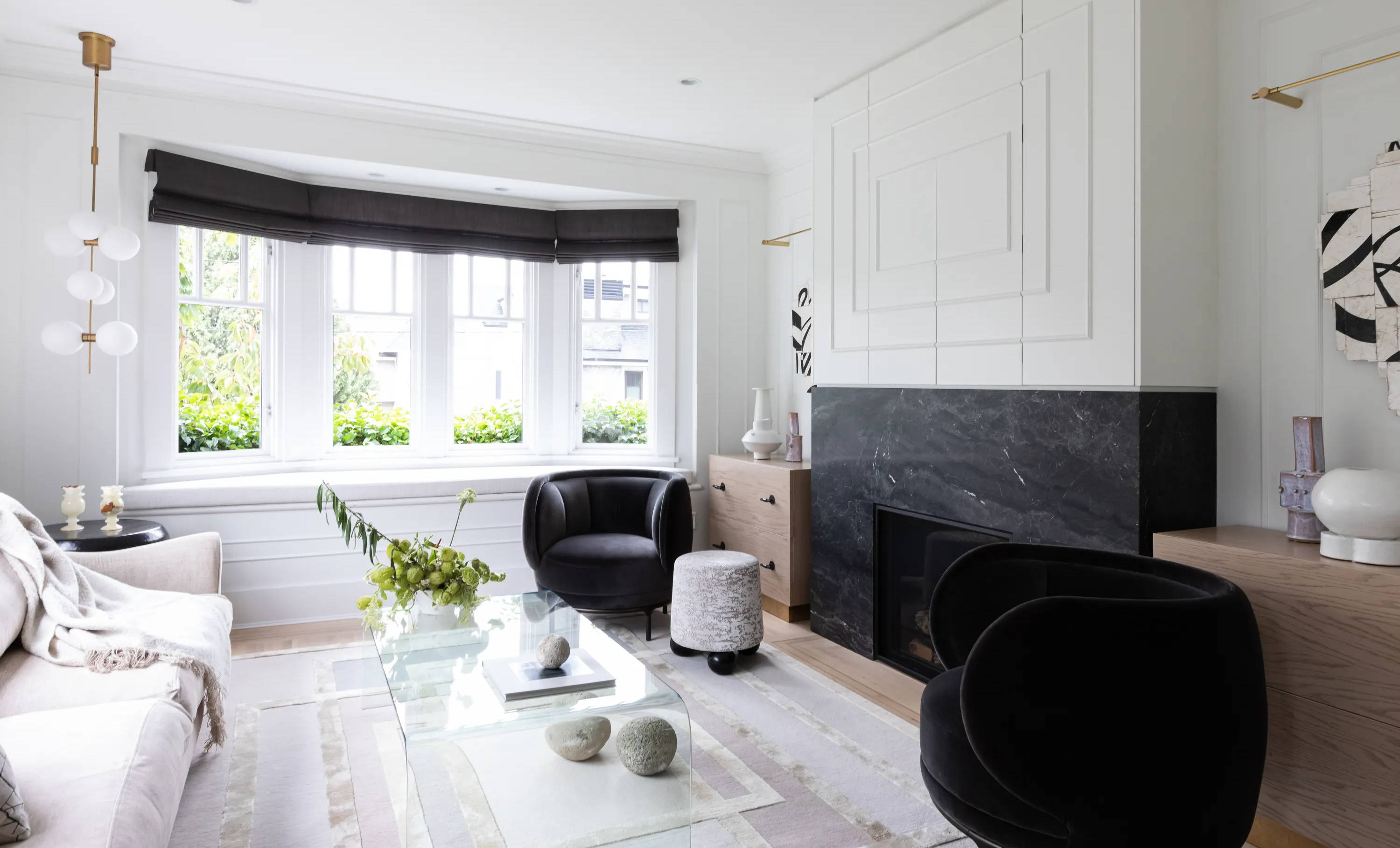 Vuelta 80 lounge chairs, Platinum rug