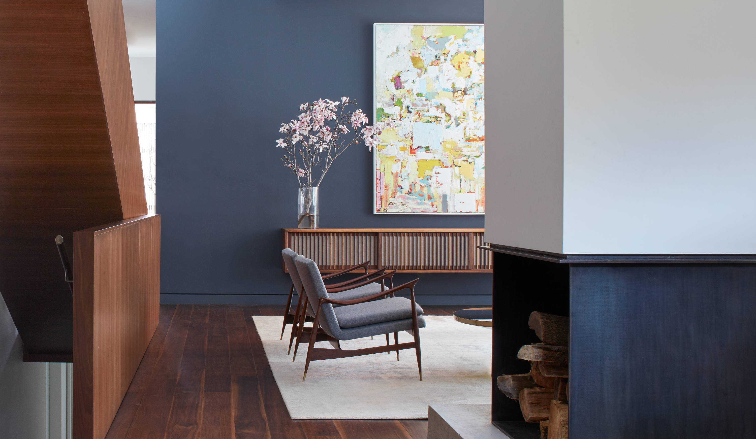 Dinamarquesa chairs by Jorge Zaszupin, reissued for Etel, featured in a project by Mazen Studio 