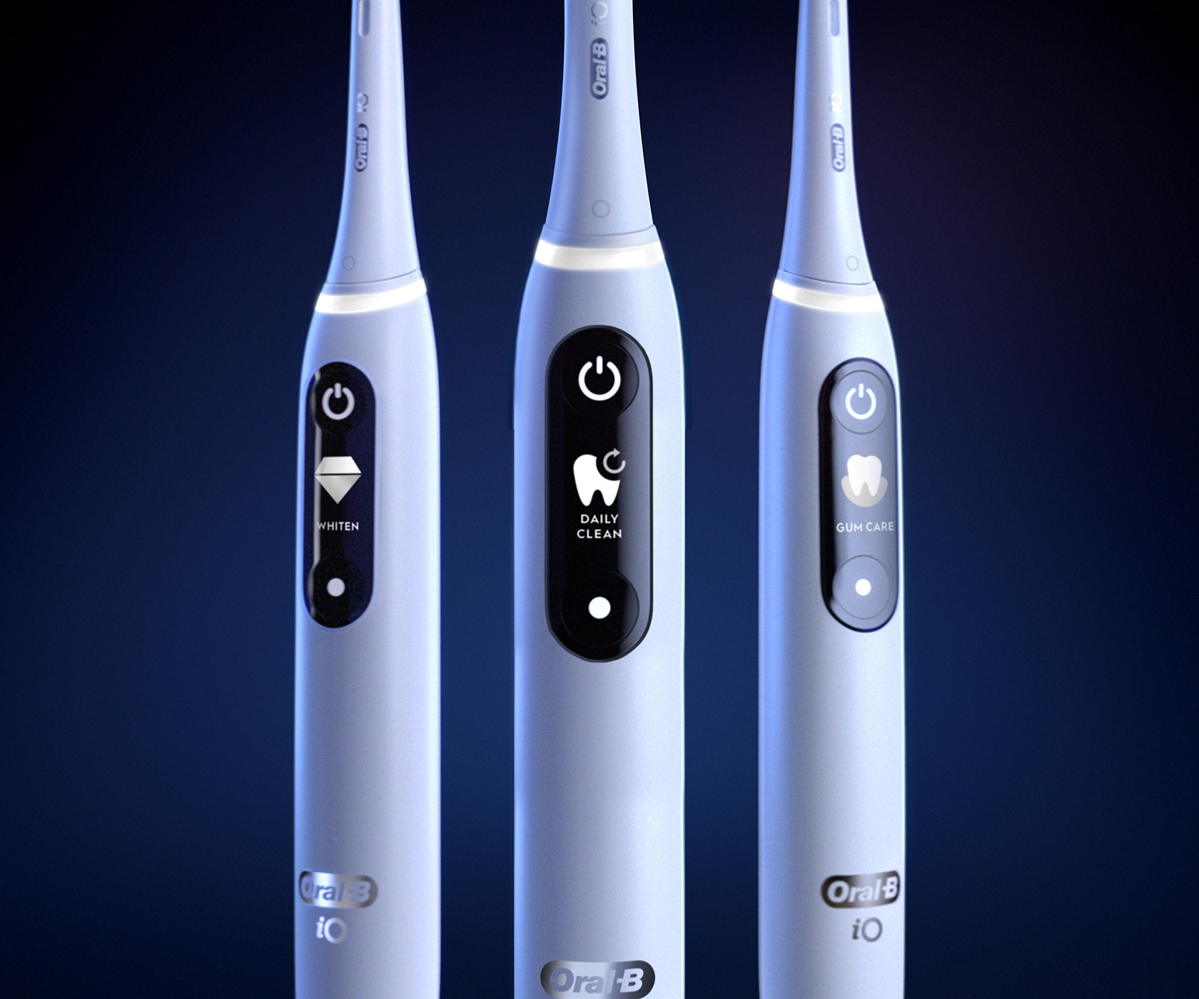 Trio af Oral-B iO-serie 7 tandbørster, der viser forskellige børsteindstillinger undefined