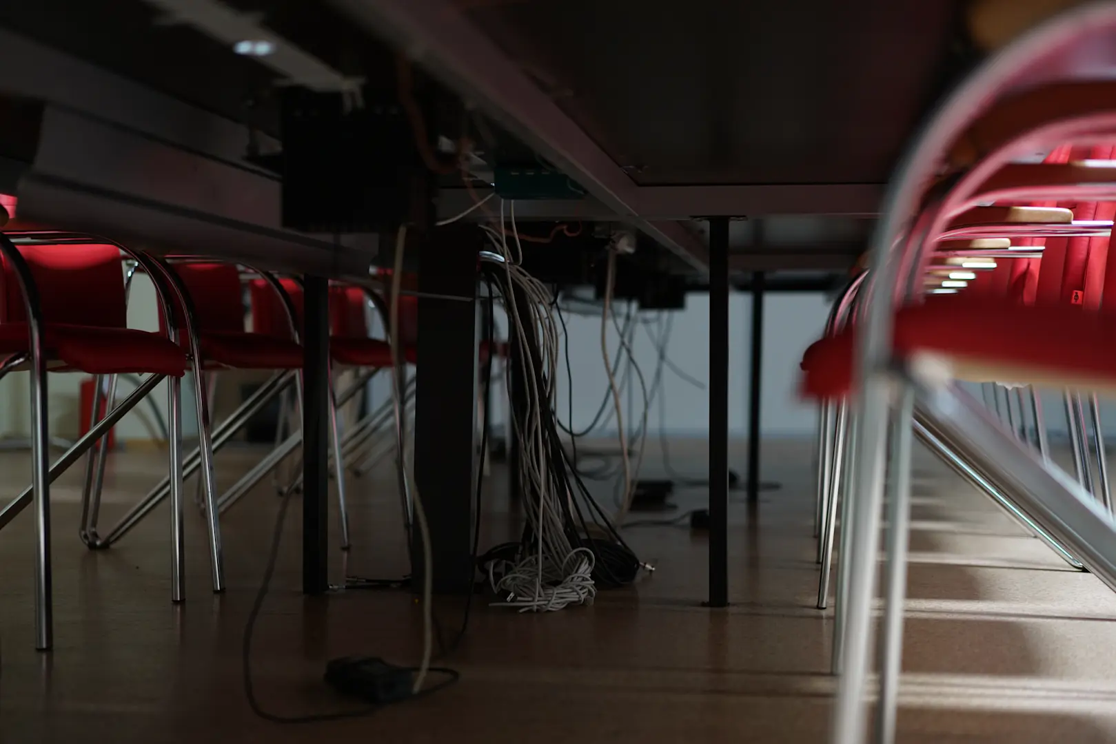 Share Content in Seconds: How Mago Solves Common Meeting Room Problems