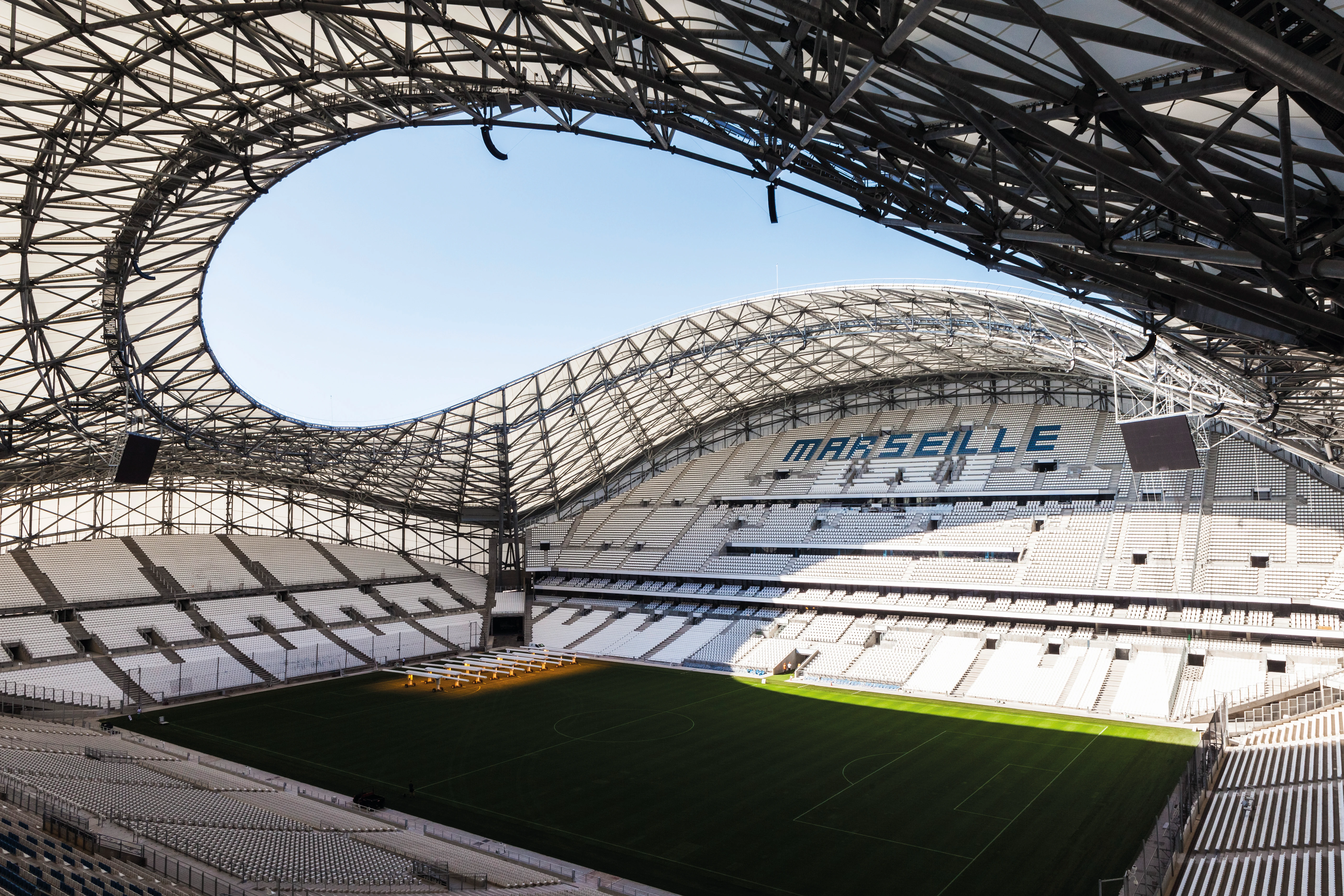 Stade Vélodrome - Marseille : Remplacement de l'éclairage et du système audio.