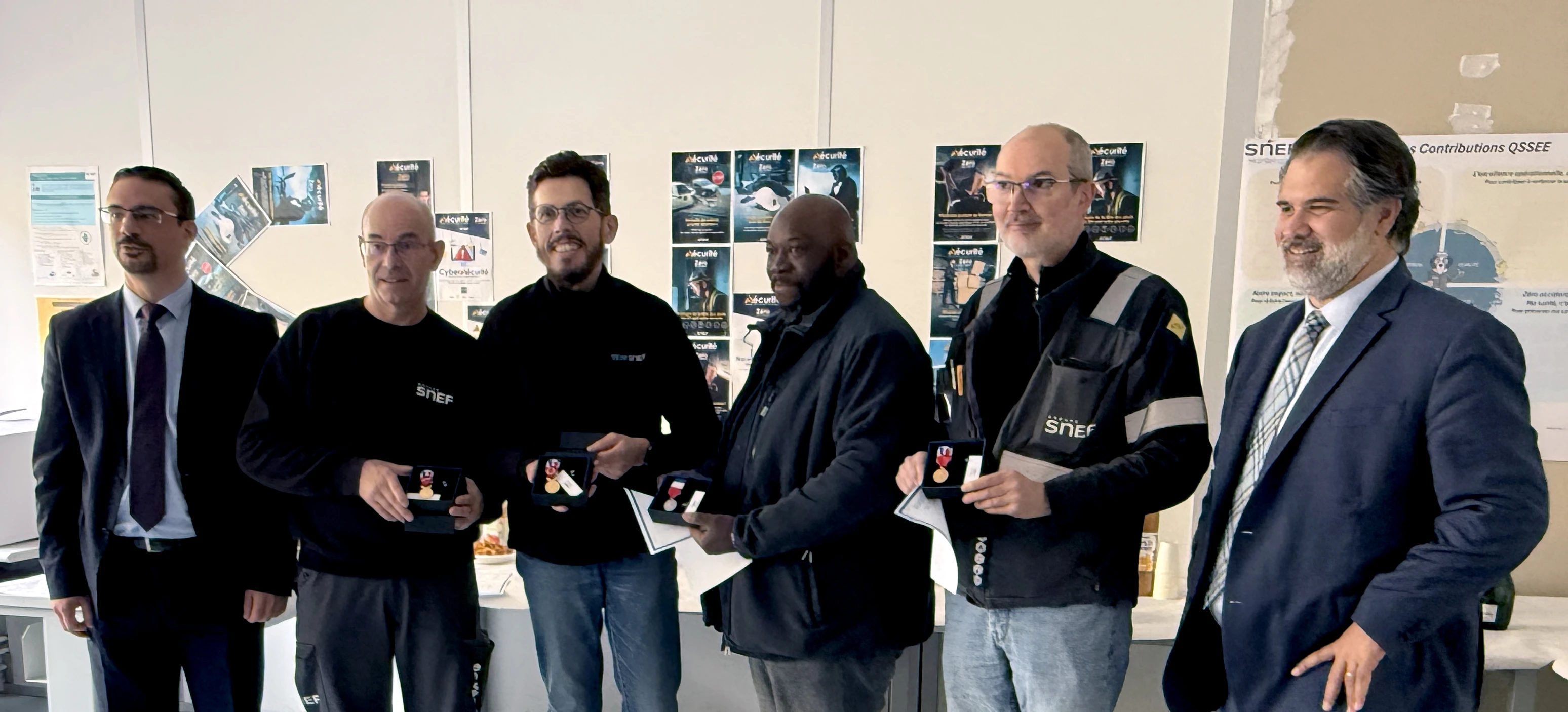 Remise des médailles du travail à l'agence Snef Maintenance Maurepas