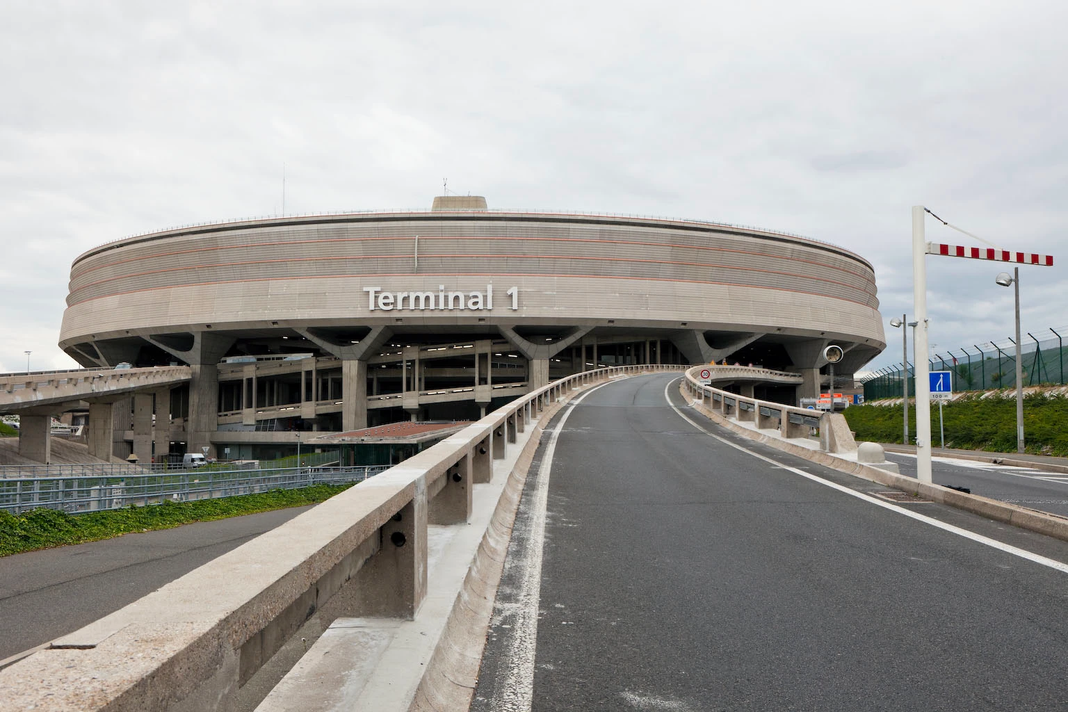 Réhabilitation des 3 satellites du Terminal 1.