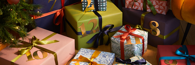 Ganz viele Geschenke unterm Weihnachtsbaum