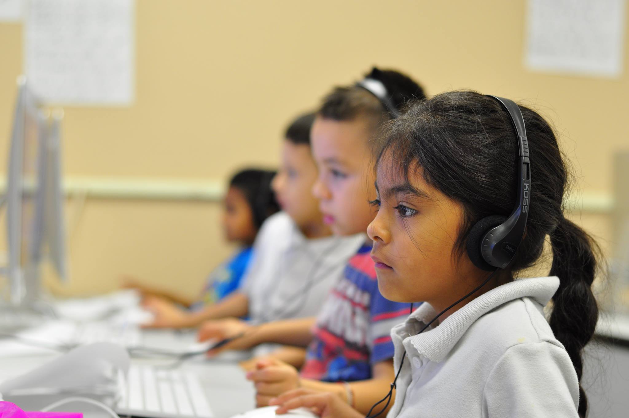 dallas - computer | hispanic | latin girl