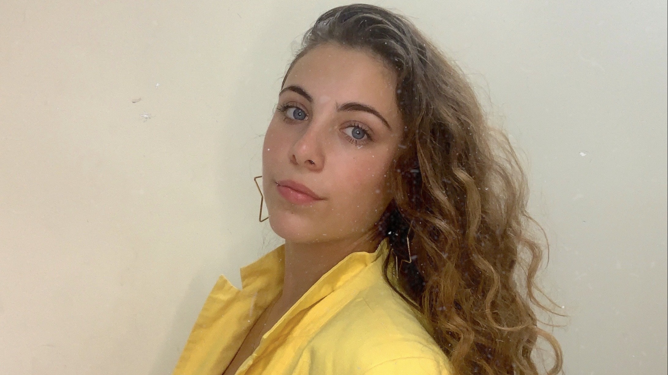 IzzyLapidusHeadshot-min