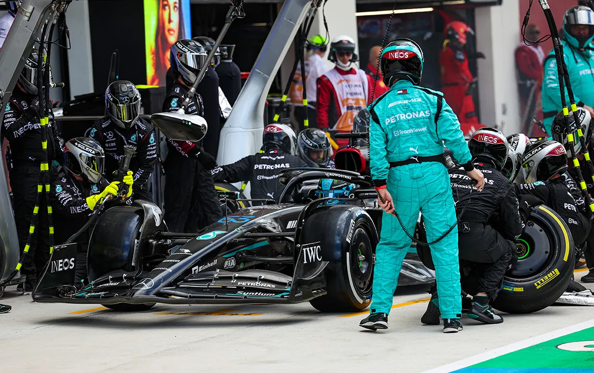 How F1 Crews Change Tyres in Less Than 2.5 Seconds - Mercedes-AMG PETRONAS F1 Team