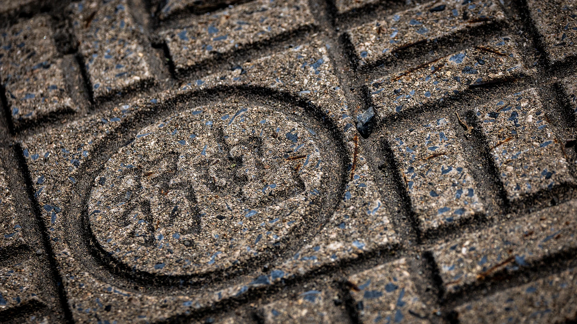 M584372