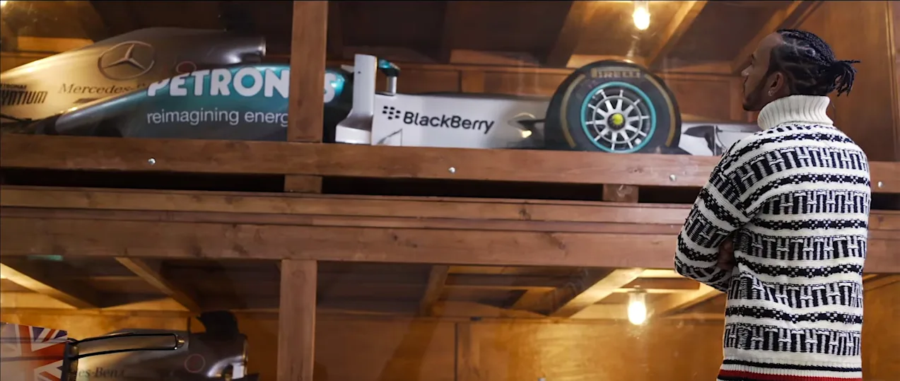 NewsImport: MQ7-0-image-20191221213534-Lewis-Hamilton-Reunited-with-his-Six-F1-Championship-Cars-YouTube4252.jpg