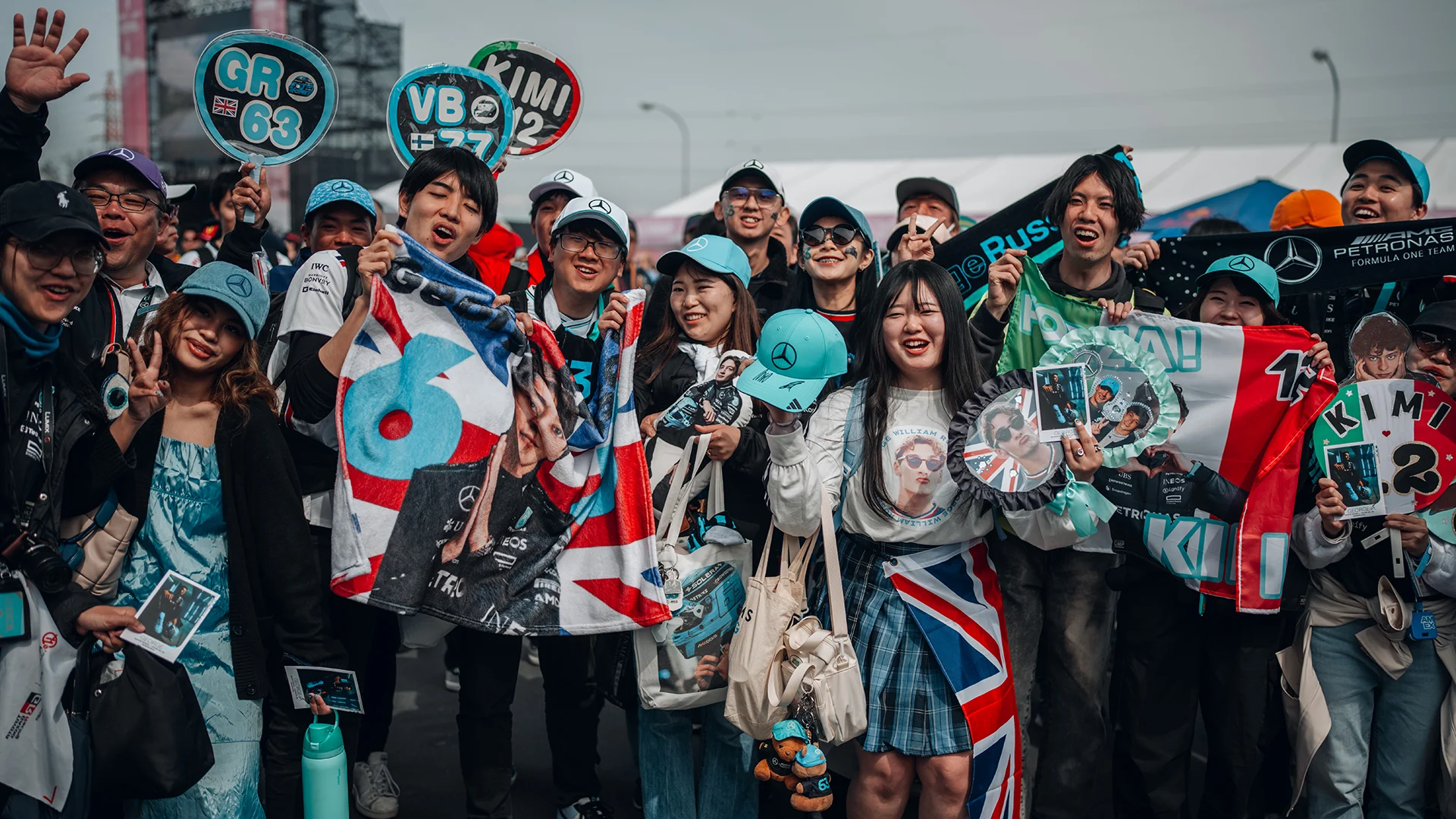 Japan-Fans-M495130
