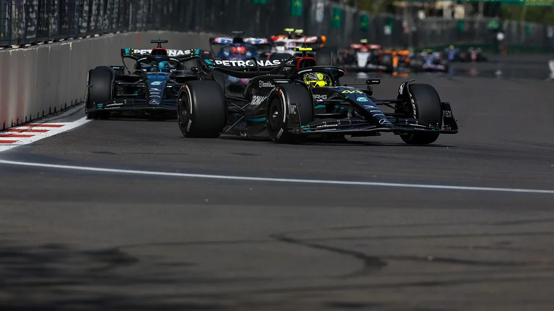 01 George Russell Lewis Hamilton Mercedes-AMG F1 Baku 2023-top