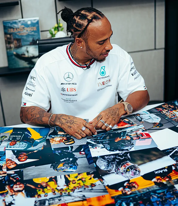Lewis-Hamilton-Mercedes-AMG-F1-10-Years-mobile