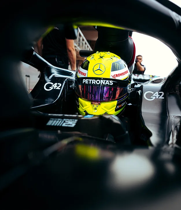 00-Mick-Schumacher-Mercedes-AMG-F1-Test-mobile