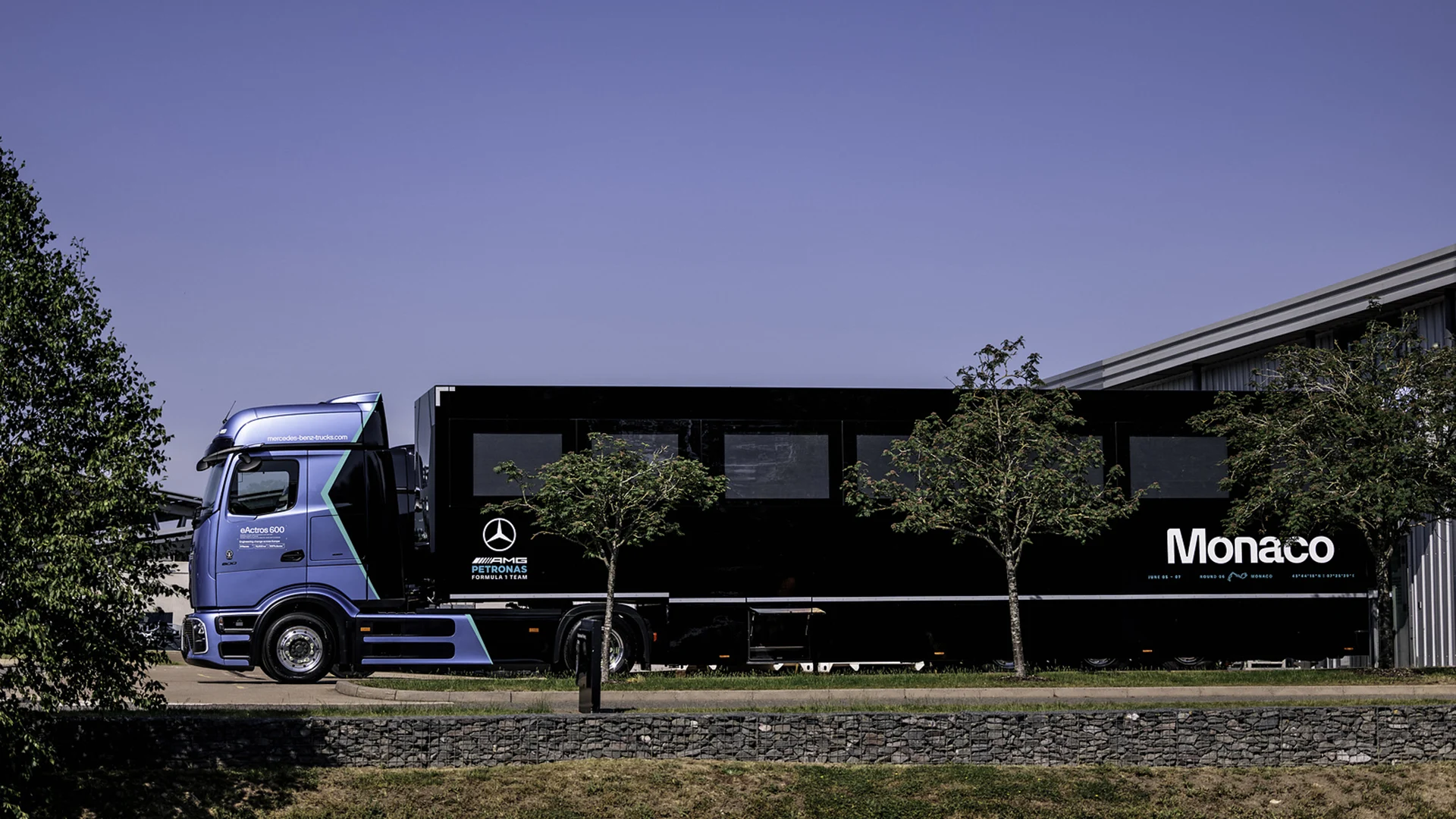 Top Bild M600669 Mercedes AMG PETRONAS F1 Team set to become first on the grid to use an electric truck across full Eur