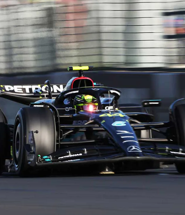 Lewis-Hamilton-Australian-GP-2023-Melbourne-Mercedews-AMG-mobile