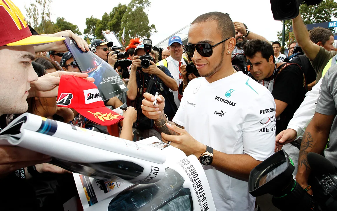 Lewis-Hamilton-Melbourne-Australian-GP-2013-Fans