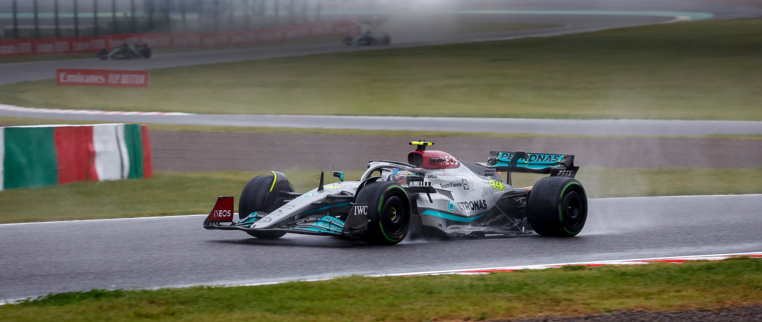 Lewis and George Finish Japanese GP in P5 and P8 - Mercedes-AMG