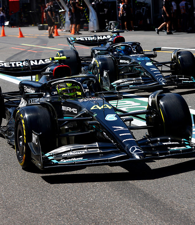 Mercedes go back to black for the new Formula One season - Yahoo Sport