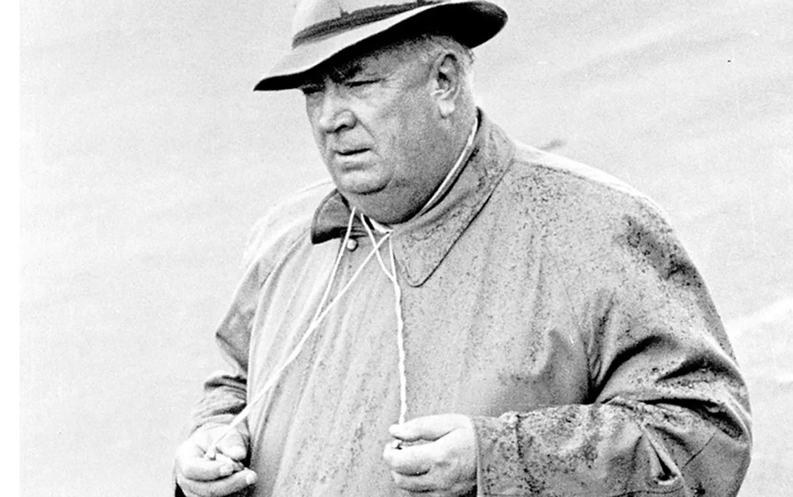 M204800 Alfred Neubauer at the 1954 French Grand Prix