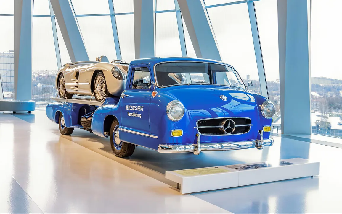01-mercedes-benz-museum-close-up-blue-wonder