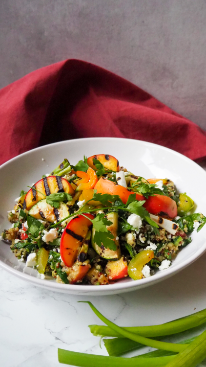 Quinoa salade met gegrilde groente en nectarine - Featured