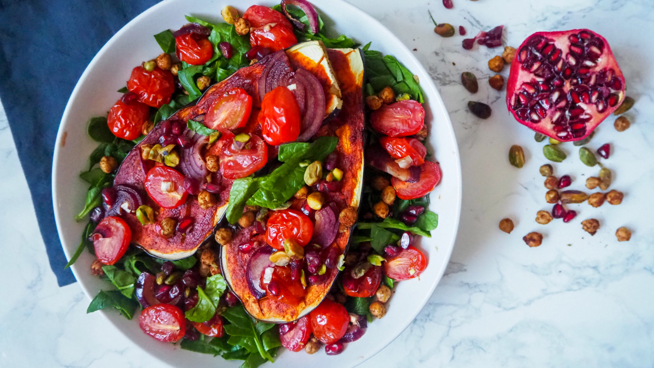 Harissa aubergine met granaatappelpitjes en pistachenoten - Blog