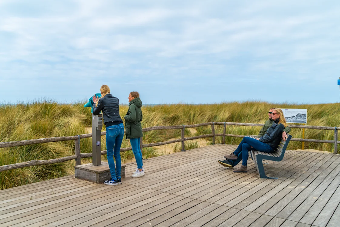 EuroParcs Koningshof family at the beach looking out