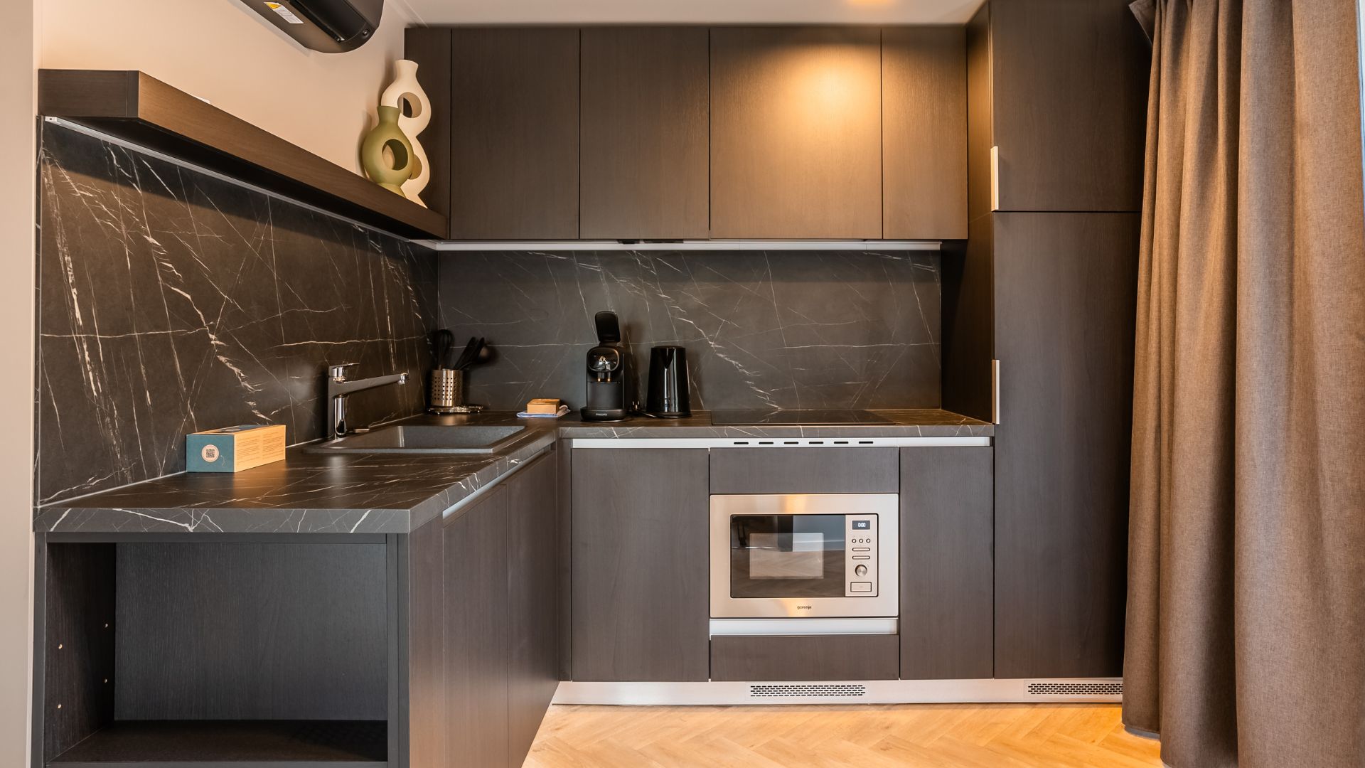 EuroParcs Ossiacher See Enzian4 Waterfront kitchen living room 6