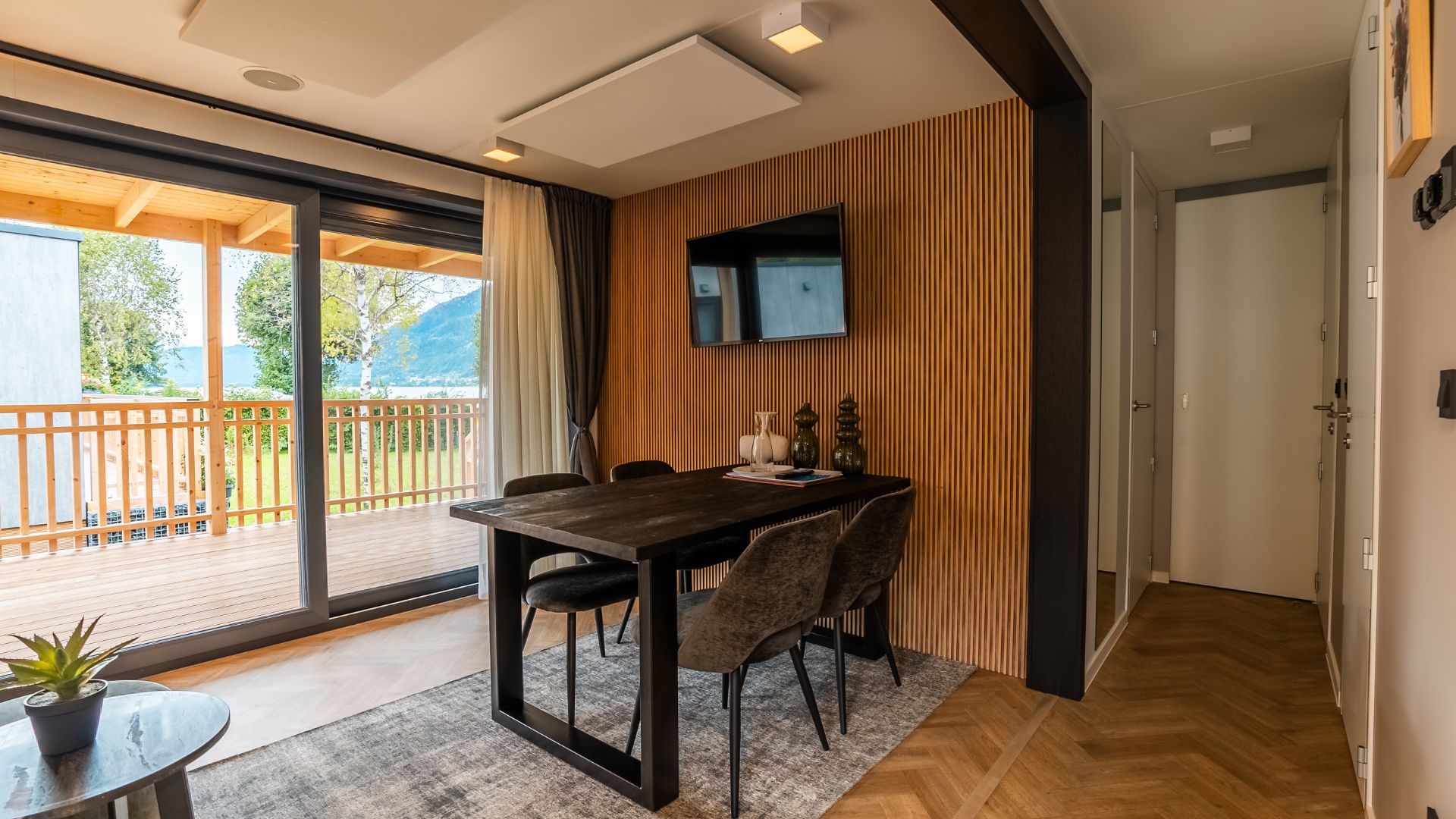 EuroParcs Ossiacher See Enzian4 Waterfront kitchen living room 2