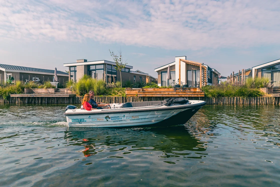 EuroParcs Kraaijenbergse Plassen couple in boat