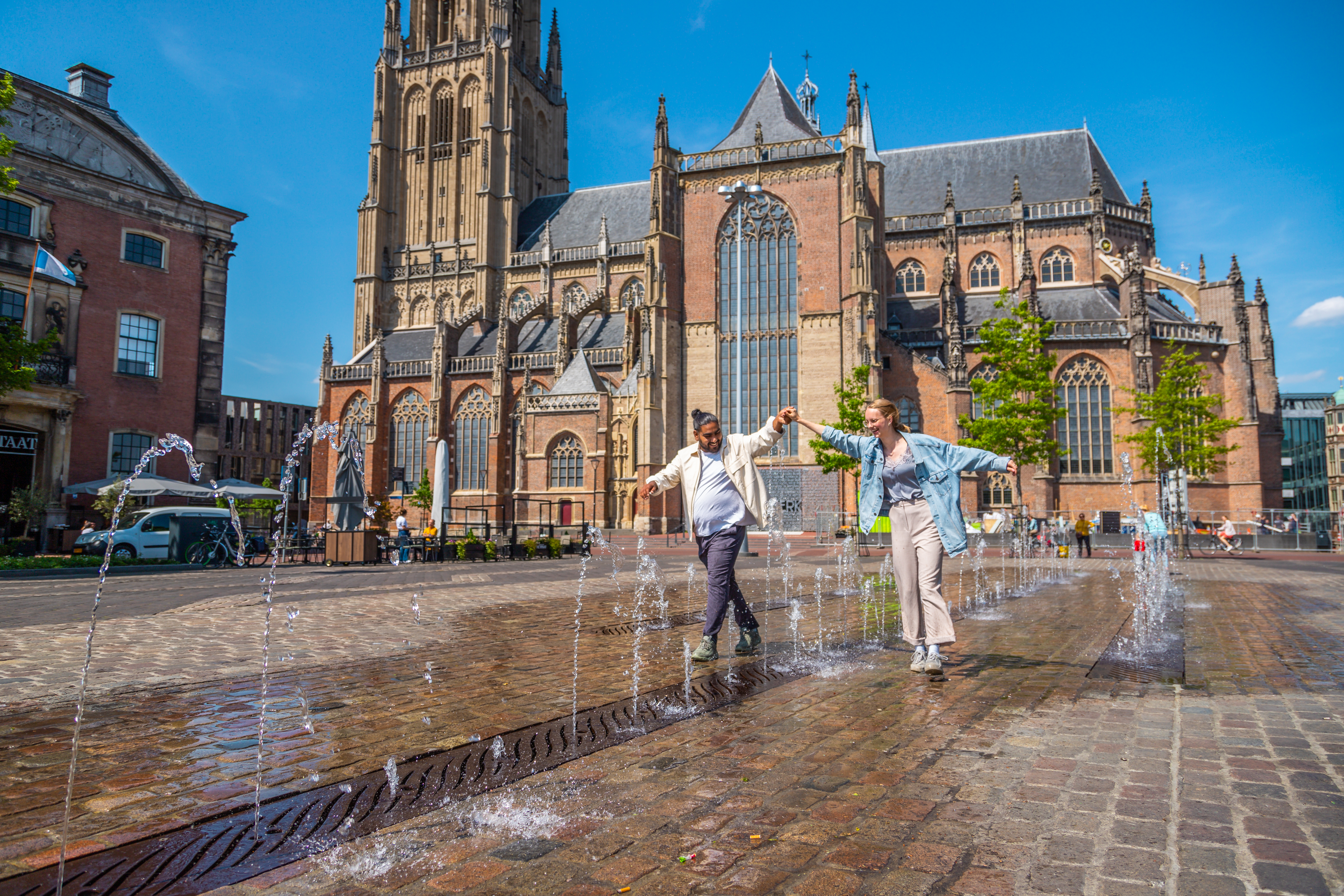 EuroParcs De Wije Werelt surroundings couple in the city