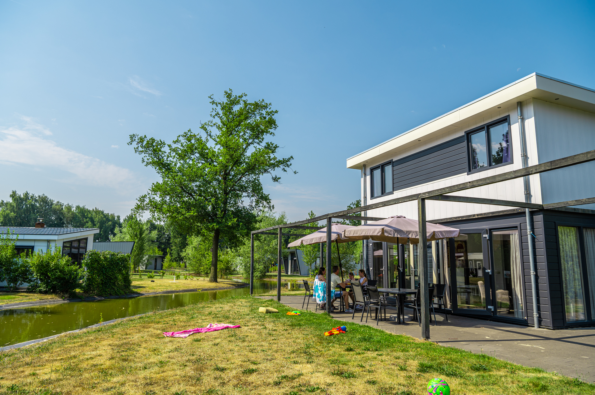 EuroParcs Reestervallei Accommodatie Tuin Uitzicht 