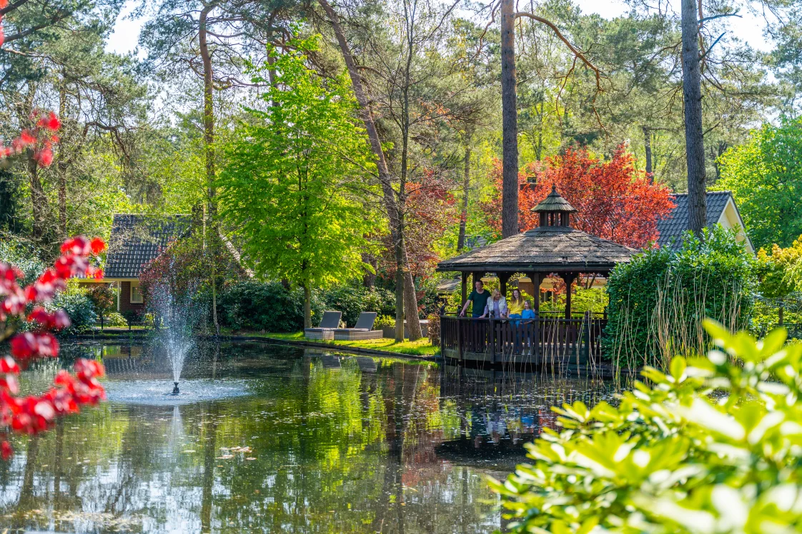 EuroParcs Beekbergen family at the water