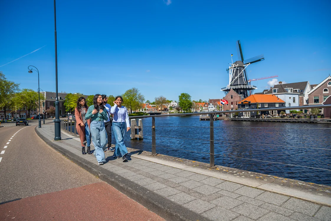 EuroParcs Buitenhuizen surroundings friends walking city