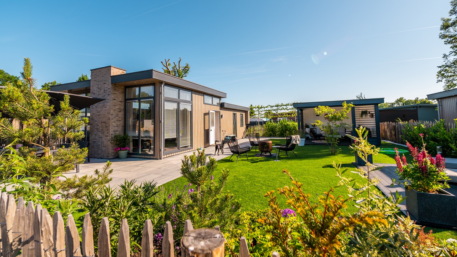 EuroParcs Poort van Zeeland house with garden