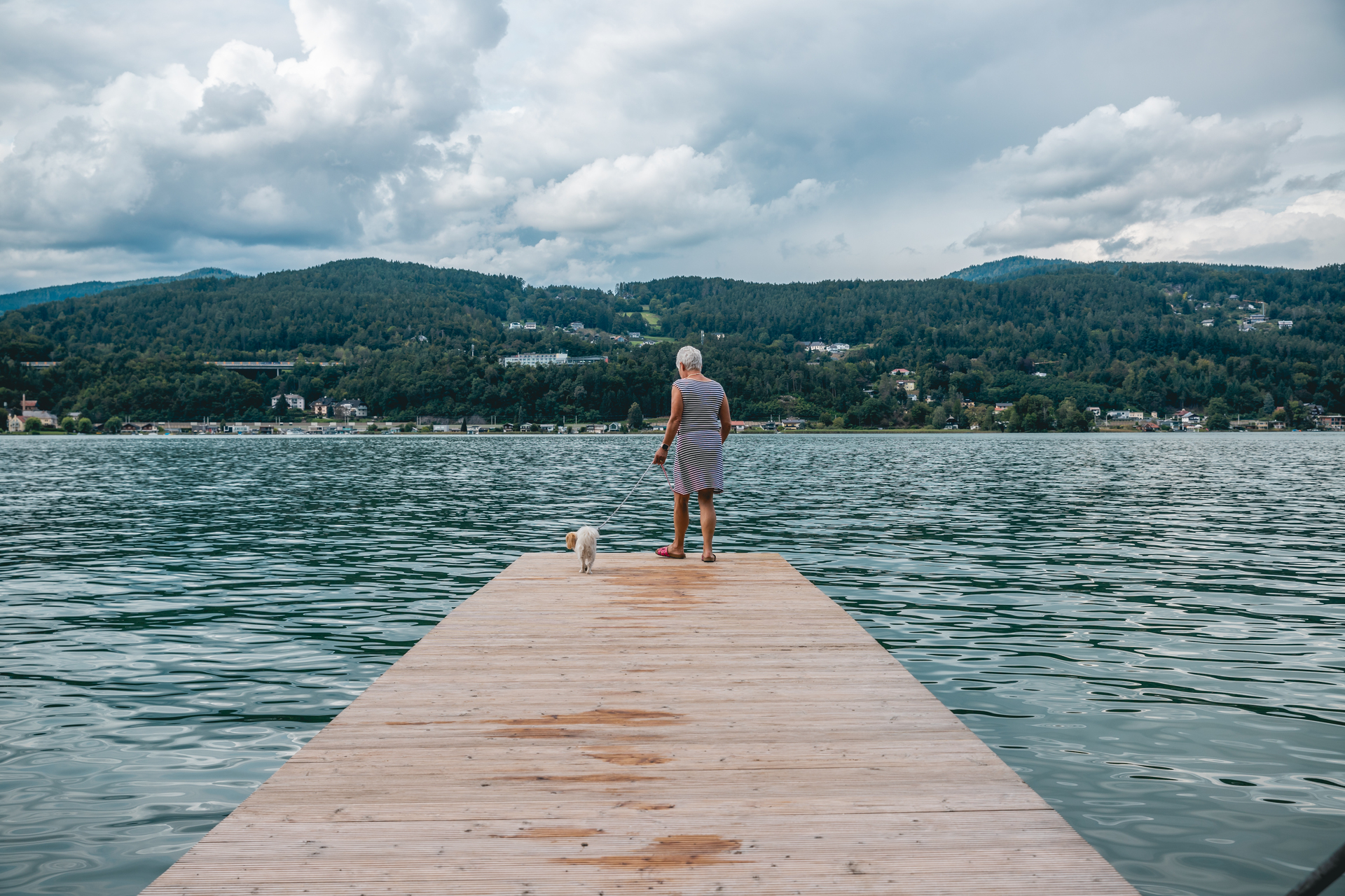 EuroParcs Wörthersee Meer Vrouw Wandelen Hond 