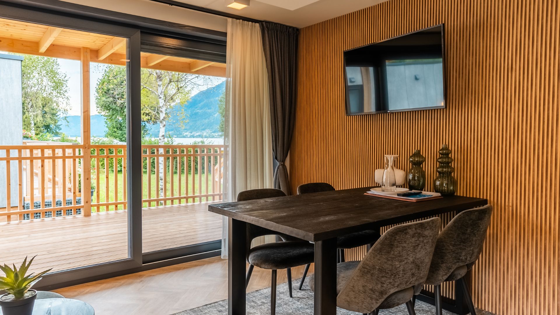 EuroParcs Ossiacher See Enzian4 Waterfront kitchen living room 3