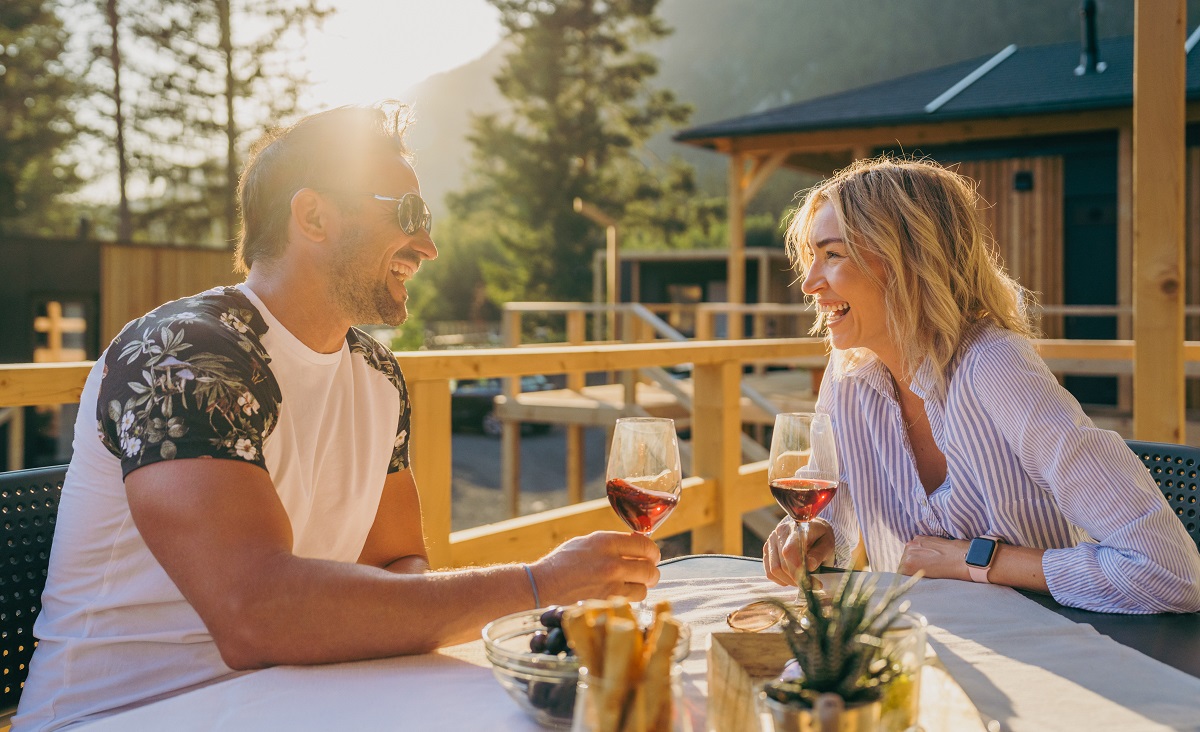 EuroParcs Presseggersee couple enjoying breakfast